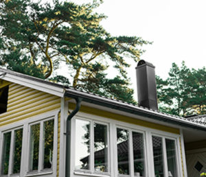 South Brunswick gutter cleaning, yellow house with lots of windows and well kept gutters